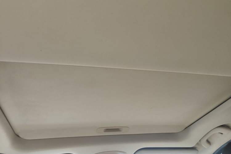 Used Baojun 730 2017 1.8L iAMT Luxury Version 7-Seater Headliner