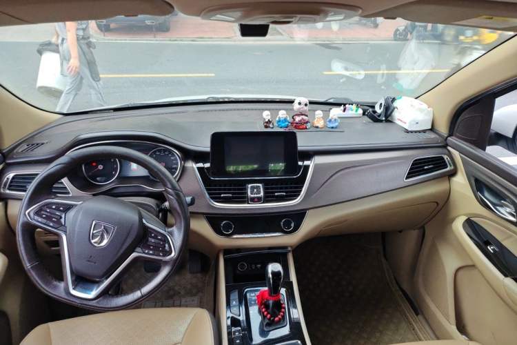 Used Baojun 730 2017 1.8L iAMT Luxury Version 7-Seater Headliner