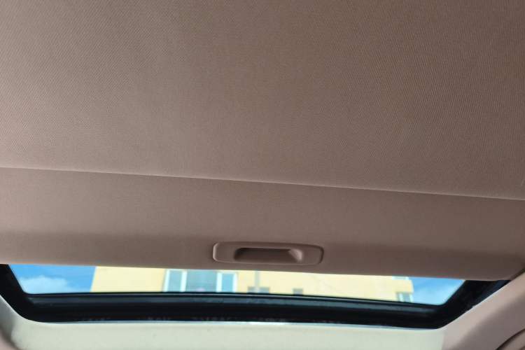 Used Baojun 730 2017 1.8L iAMT Prestige Version 7 Seats Headliner