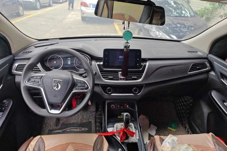 Used Baojun 730 2017 1.5T Manual Fashion Version 7 Seats China V Emission Standard Headliner