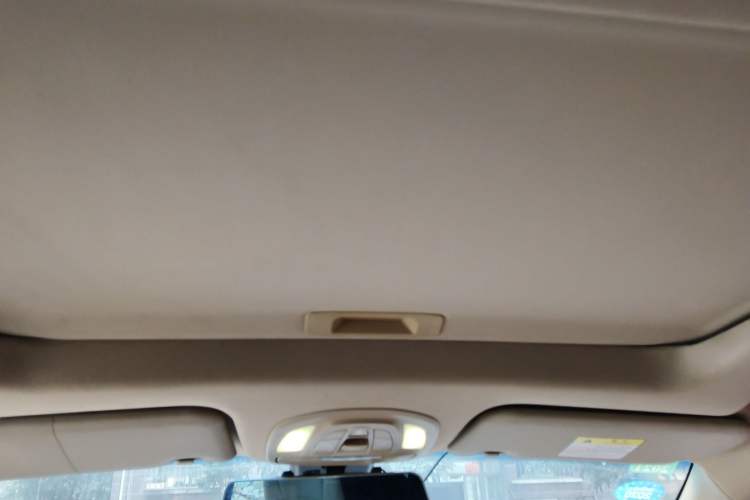 Used Baojun 730 2017 1.8L iAMT Prestige Version 7 Seats Headliner