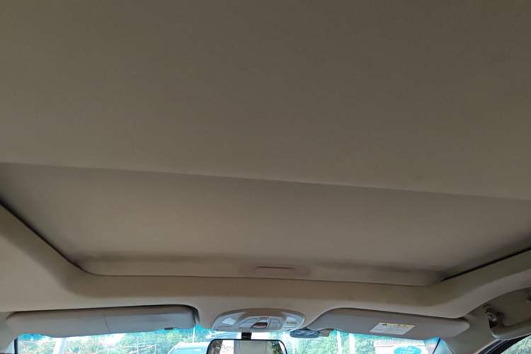 Used Baojun 730 2017 1.8L iAMT Luxury Version 7-Seater Headliner