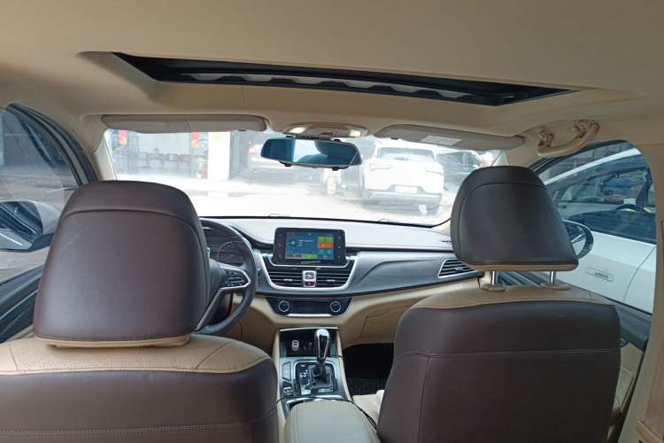 Used Baojun 730 2017 1.8L iAMT Prestige Version 7 Seats Headliner