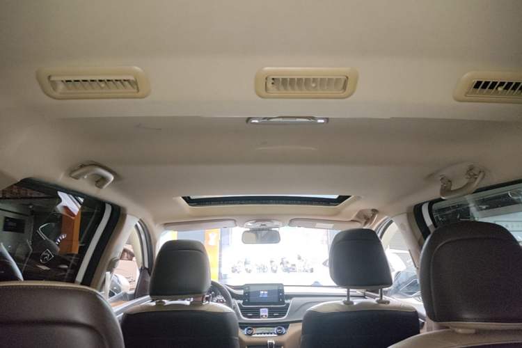 Used Baojun 730 2017 1.8L iAMT Prestige Version 7 Seats Headliner