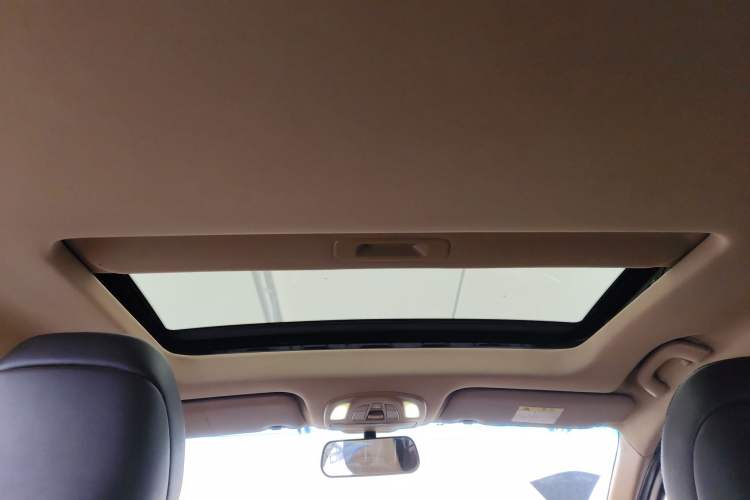 Used Baojun 730 2017 1.8L iAMT Luxury Version 7-Seater Headliner