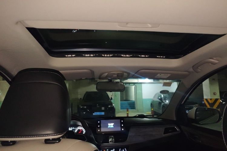 Used Baojun 730 2017 1.5T DCT Fashion Edition 7-Seater China V Emission Standard Headliner