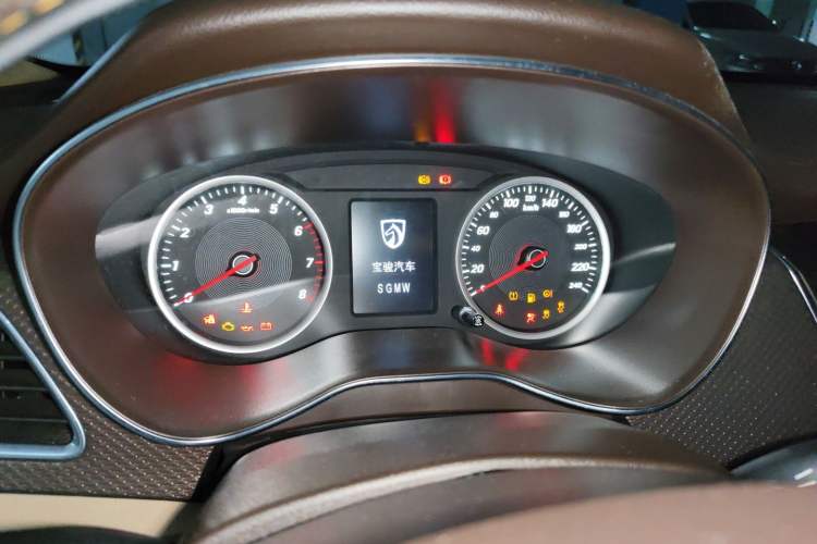 Used Baojun 730 2017 1.5T Manual Fashion Version 7 Seats China V Emission Standard Instrument Cluster