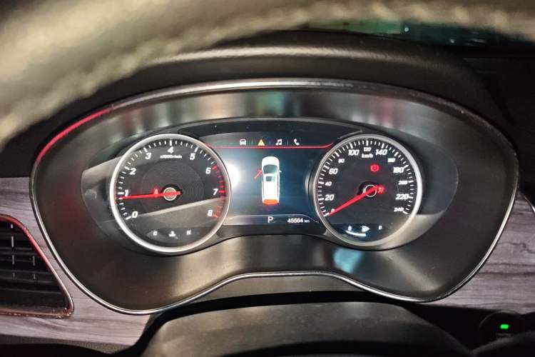 Used Baojun 730 2017 1.5T DCT Fashion Edition 7-Seater China V Emission Standard Instrument Cluster