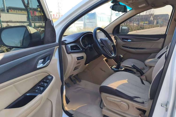 Used Baojun 730 2017 1.5T Manual Fashion Version 7 Seats China V Emission Standard Interior 1