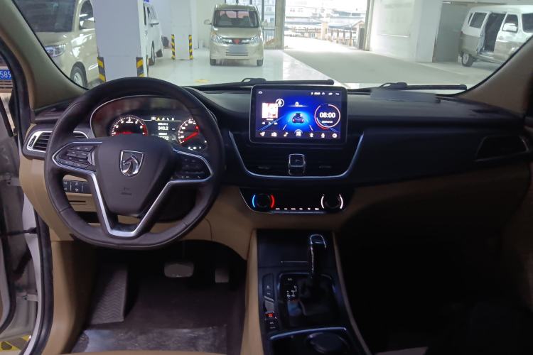 Used Baojun 730 2017 1.8L iAMT Prestige Version 7 Seats Interior 2