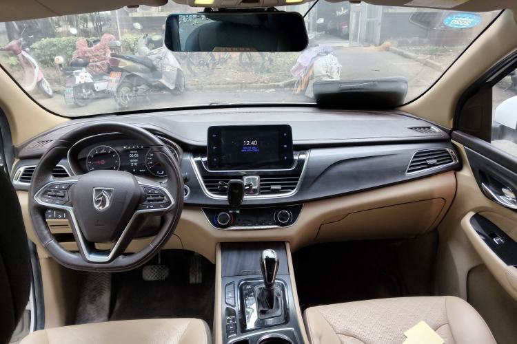 Used Baojun 730 2017 1.8L iAMT Prestige Version 7 Seats Interior 2