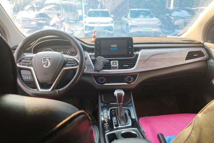 Used Baojun 730 2017 1.5T DCT Fashion Edition 7-Seater China V Emission Standard Interior 2