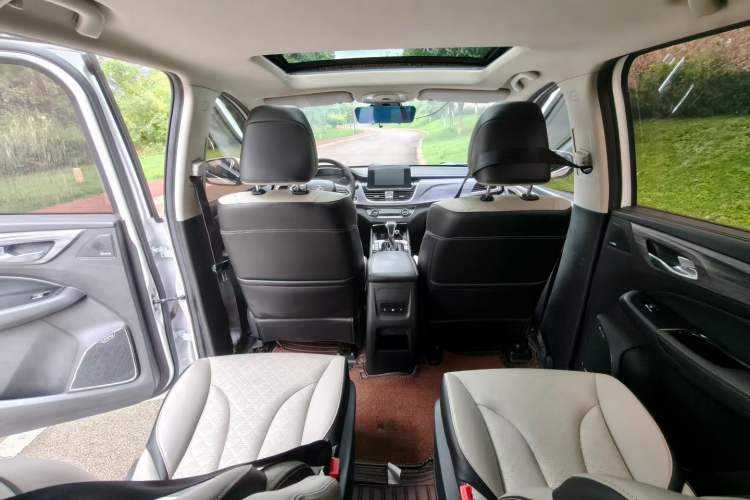 Used Baojun 730 2017 1.5T DCT Flagship Model 7 Seats China V Emission Standard Interior 3