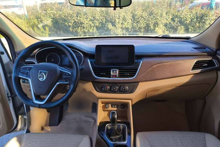 Used Baojun 730 2017 1.5T Manual Fashion Version 7 Seats China V Emission Standard Interior 3