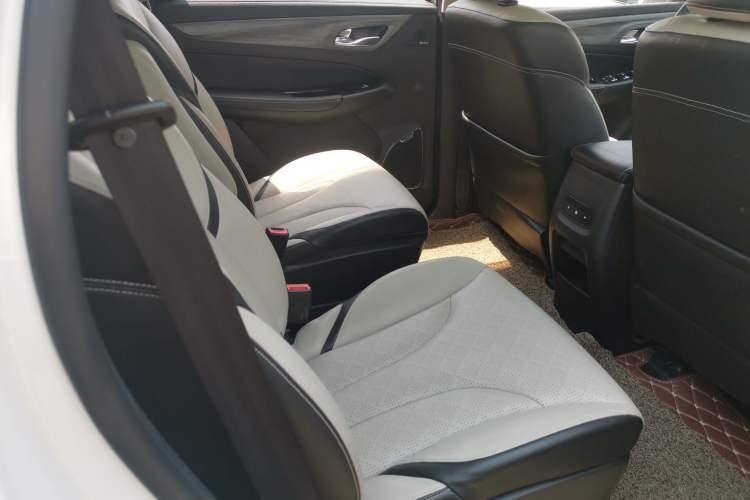 Used Baojun 730 2017 1.5T DCT Flagship Model 7 Seats China V Emission Standard Interior 3