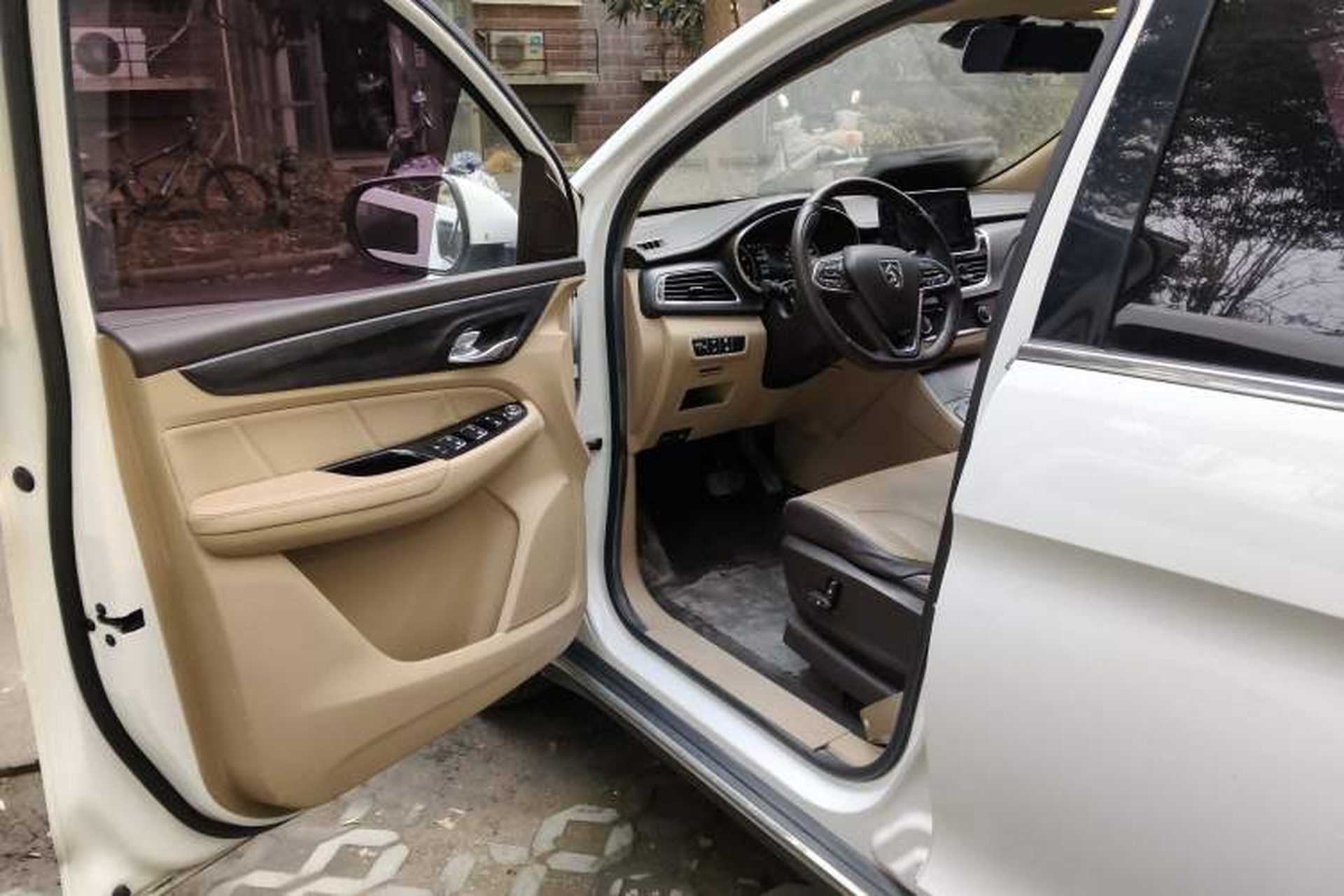 Used Baojun 730 2017 1.8L iAMT Prestige Version 7 Seats Interior 3
