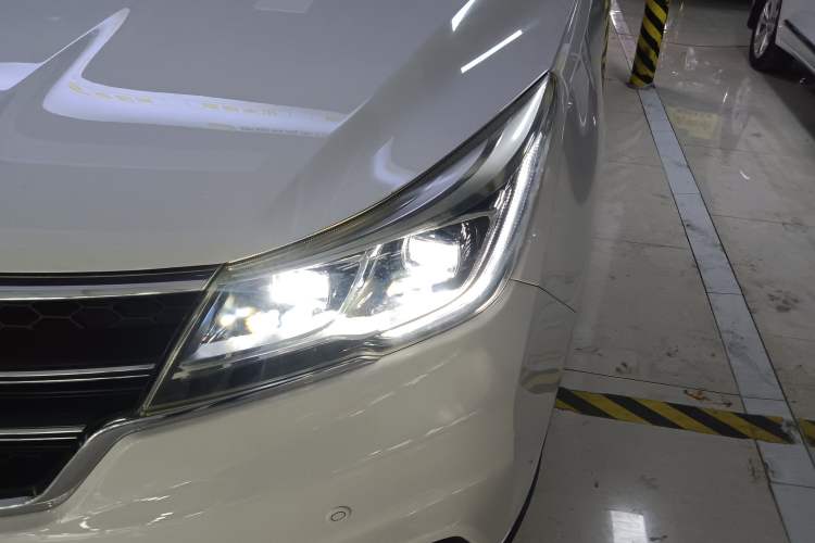 Used Baojun 730 2017 1.8L iAMT Prestige Version 7 Seats Left Front Headlight