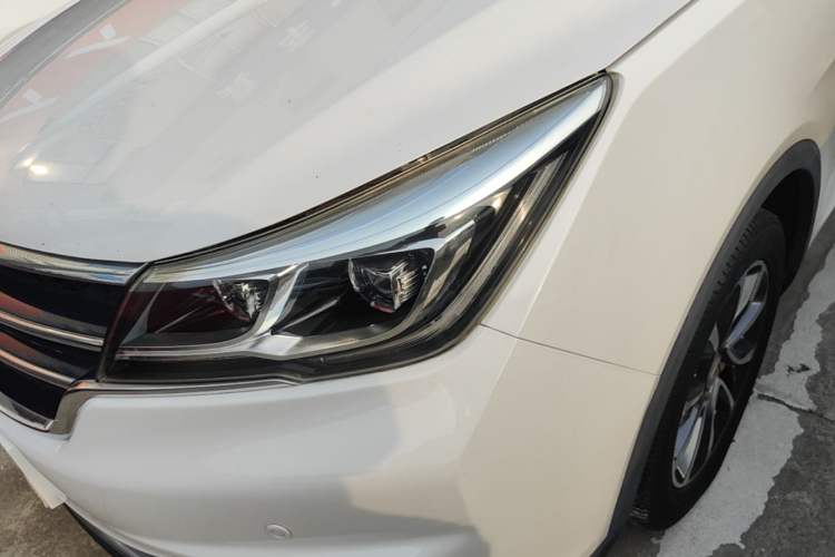 Used Baojun 730 2017 1.8L iAMT Luxury Version 7-Seater Left Front Headlight