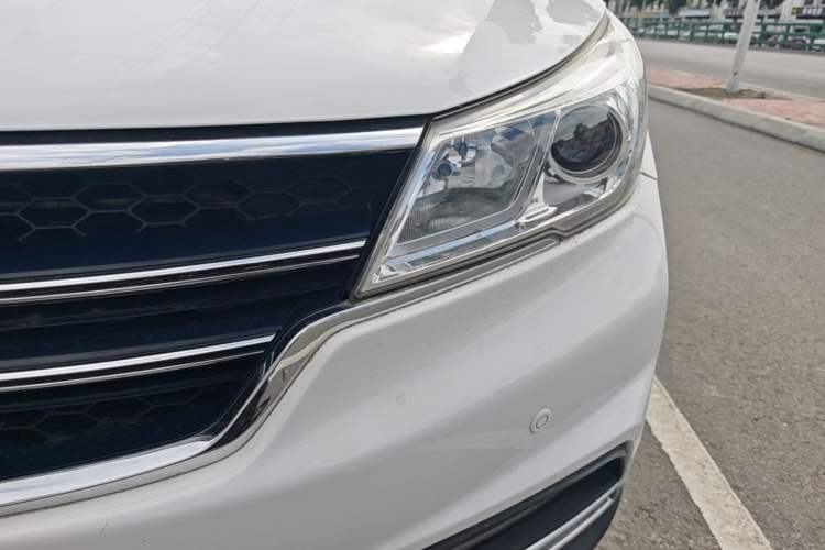 Used Baojun 730 2017 1.5T DCT Fashion Edition 7-Seater China V Emission Standard Left Front Headlight