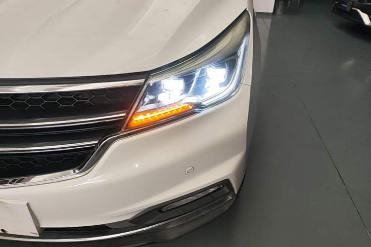 Used Baojun 730 2017 1.8L iAMT Prestige Version 7 Seats Left Front Headlight