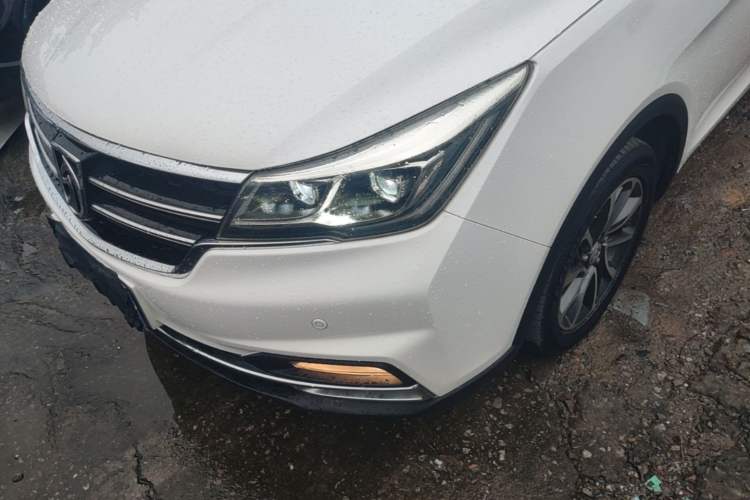 Used Baojun 730 2017 1.8L iAMT Luxury Version 7-Seater Left Front Headlight