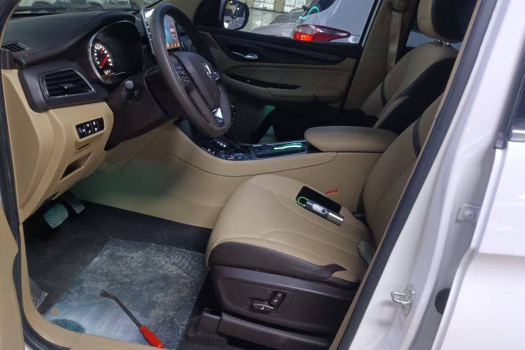 Used Baojun 730 2017 1.8L iAMT Prestige Version 7 Seats Left Front Seat