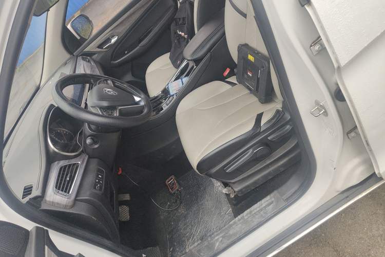 Used Baojun 730 2017 1.5T DCT Fashion Edition 7-Seater China V Emission Standard Left Front Seat