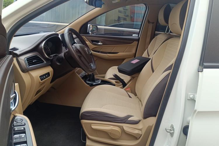 Used Baojun 730 2017 1.5T Manual Fashion Version 7 Seats China V Emission Standard Left Front Seat