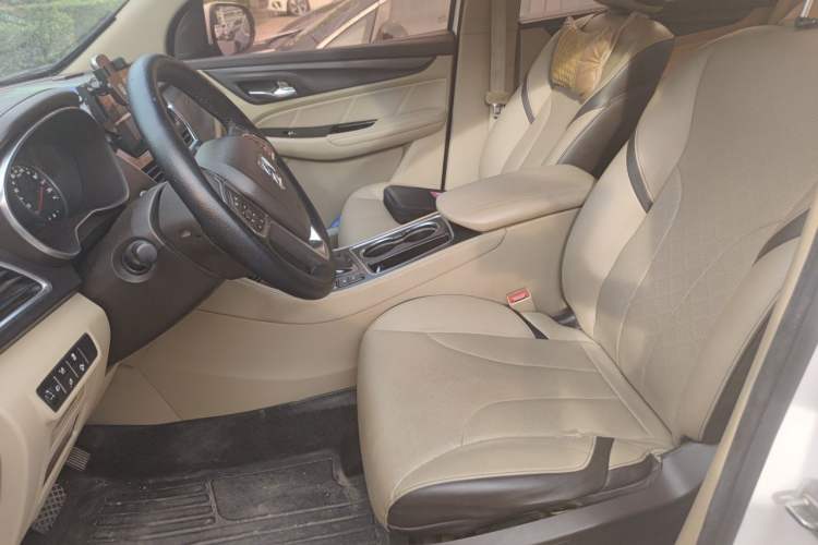 Used Baojun 730 2017 1.8L iAMT Prestige Version 7 Seats Left Front Seat
