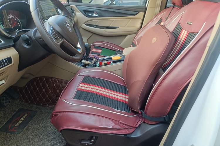 Used Baojun 730 2017 1.5T Manual Prestige Version 7 Seats Left Front Seat