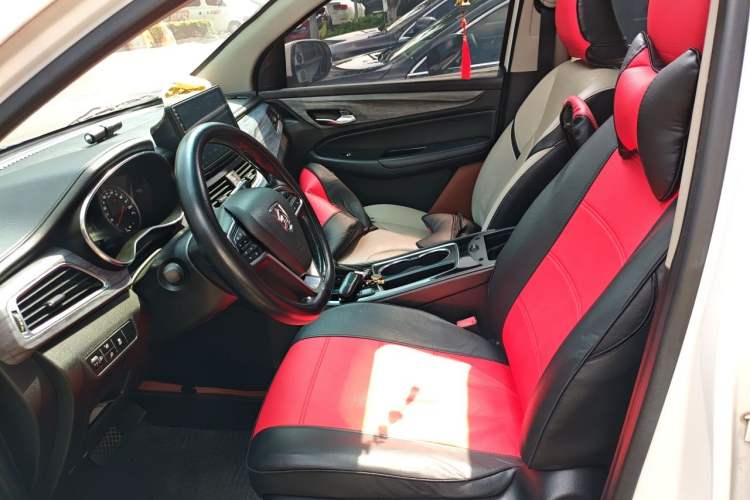 Used Baojun 730 2017 1.5T DCT Fashion Edition 7-Seater China V Emission Standard Left Front Seat