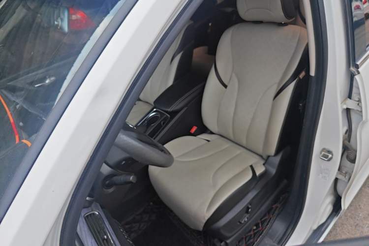 Used Baojun 730 2017 1.5T DCT Flagship Model 7 Seats China V Emission Standard Left Front Seat