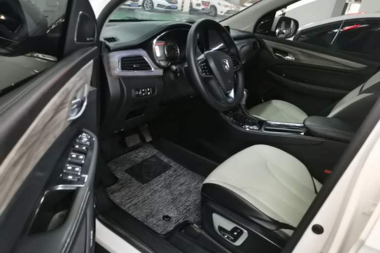 Used Baojun 730 2017 1.5T DCT Flagship Model 7 Seats China V Emission Standard Left Front Seat