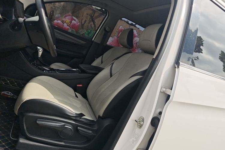Used Baojun 730 2017 1.5T DCT Fashion Edition 7-Seater China V Emission Standard Left Front Seat