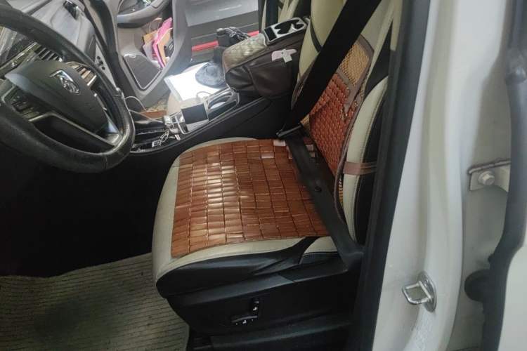 Used Baojun 730 2017 1.5T DCT Flagship Model 7 Seats China V Emission Standard Left Front Seat