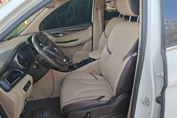 Used Baojun 730 2017 1.5T Manual Prestige Version 7 Seats Left Front Seat