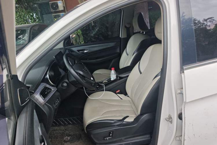 Used Baojun 730 2017 1.5T DCT Flagship Model 7 Seats China V Emission Standard Left Front Seat