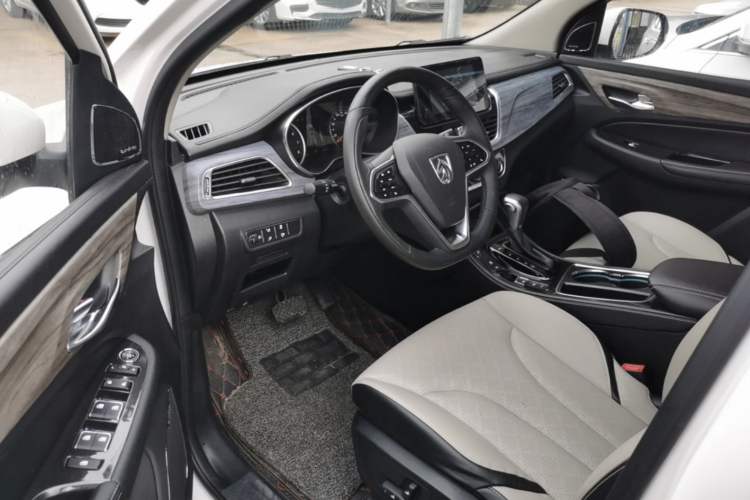 Used Baojun 730 2017 1.5T DCT Flagship Model 7 Seats China V Emission Standard Left Front Seat