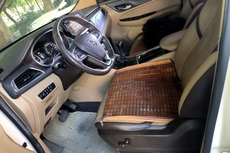 Used Baojun 730 2017 1.8L iAMT Prestige Version 7 Seats Left Front Seat