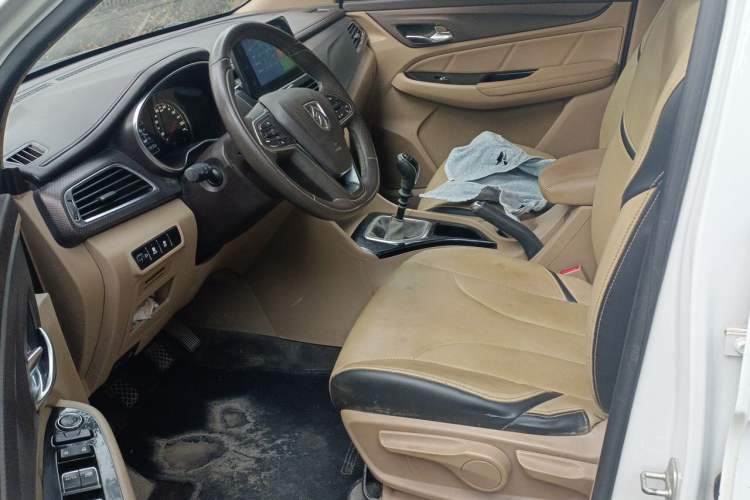 Used Baojun 730 2017 1.5T Manual Fashion Version 7 Seats China V Emission Standard Left Front Seat