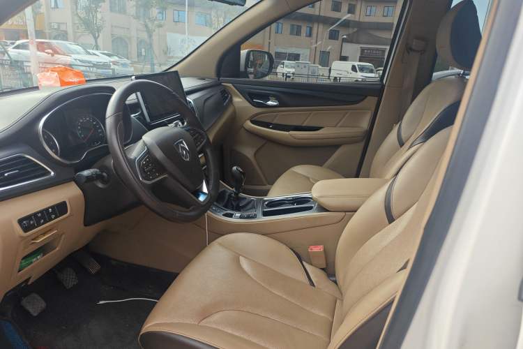 Used Baojun 730 2017 1.5T Manual Prestige Version 7 Seats Left Front Seat