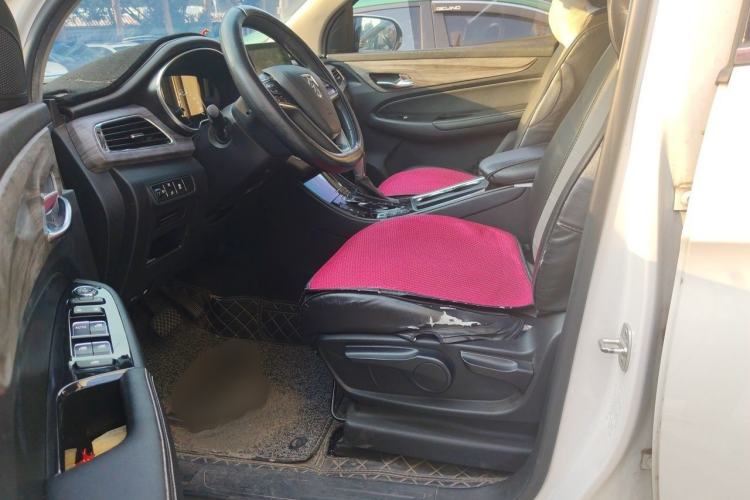 Used Baojun 730 2017 1.5T DCT Fashion Edition 7-Seater China V Emission Standard Left Front Seat