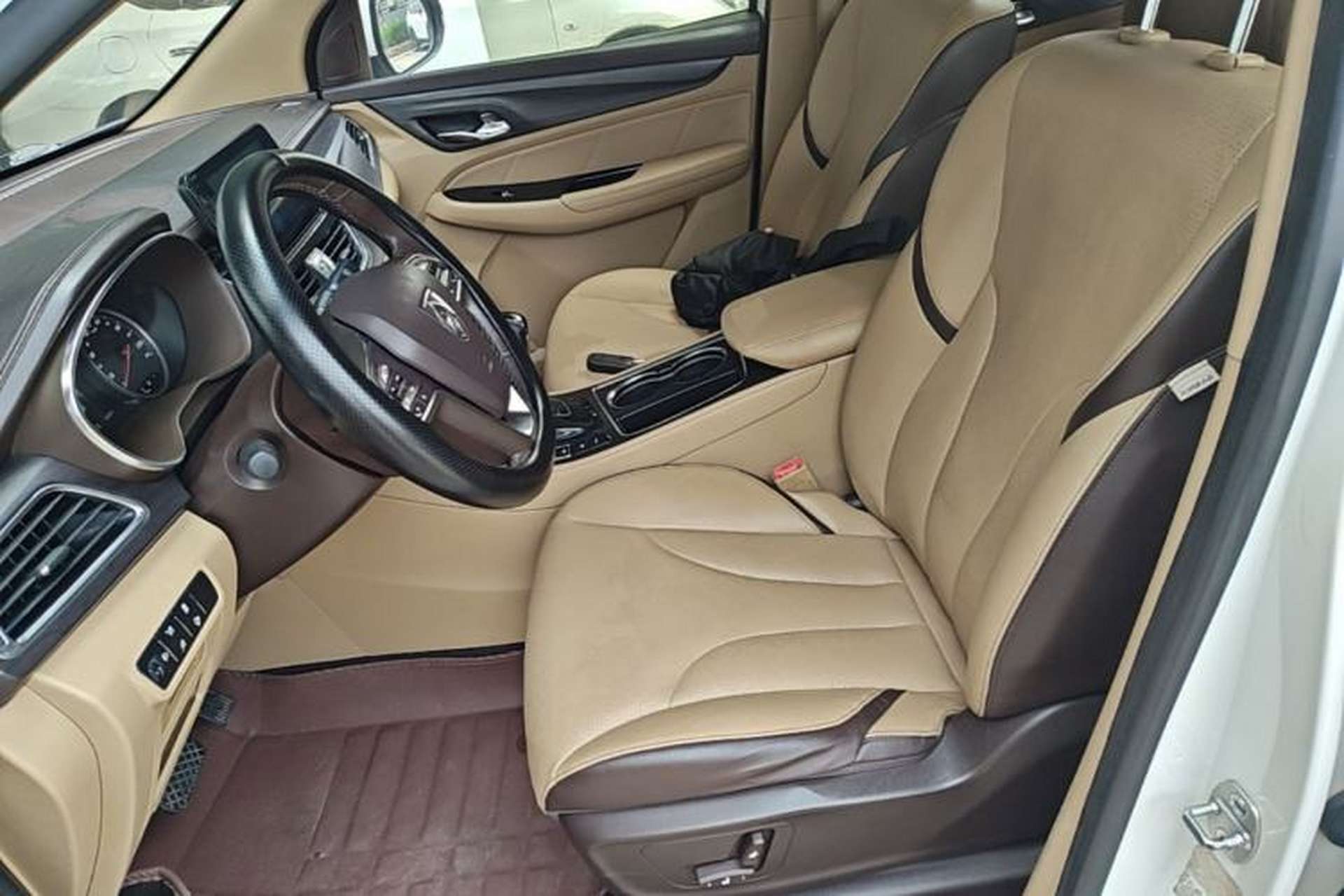 Used Baojun 730 2017 1.8L iAMT Prestige Version 7 Seats Left Front Seat