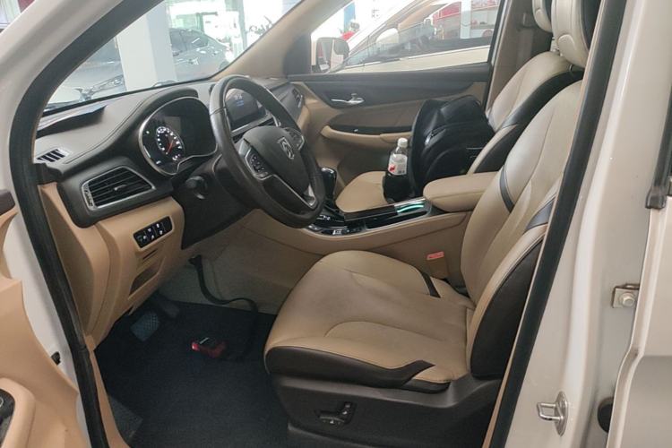 Used Baojun 730 2017 1.8L iAMT Prestige Version 7 Seats Left Front Seat
