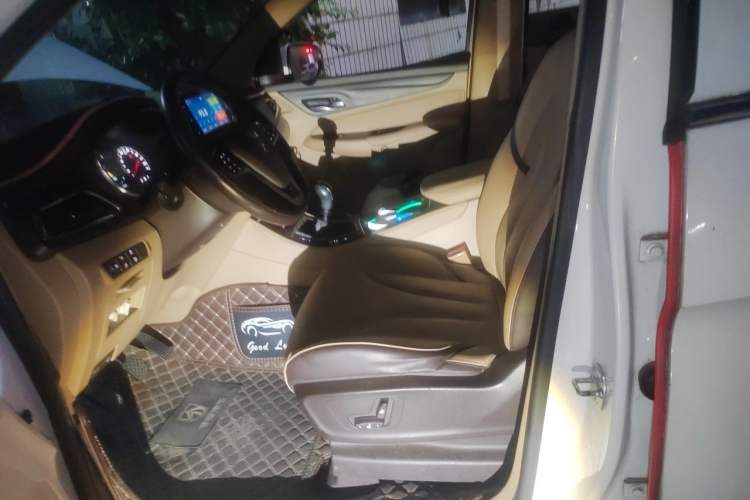 Used Baojun 730 2017 1.5T Manual Prestige Version 7 Seats Left Front Seat