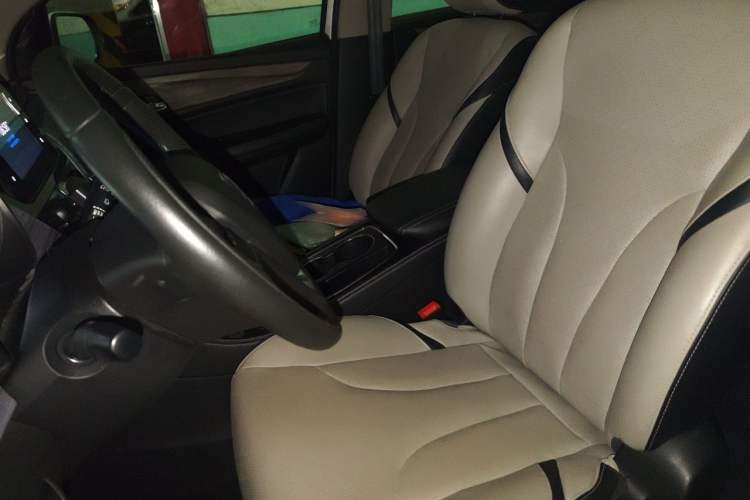 Used Baojun 730 2017 1.5T DCT Fashion Edition 7-Seater China V Emission Standard Left Front Seat