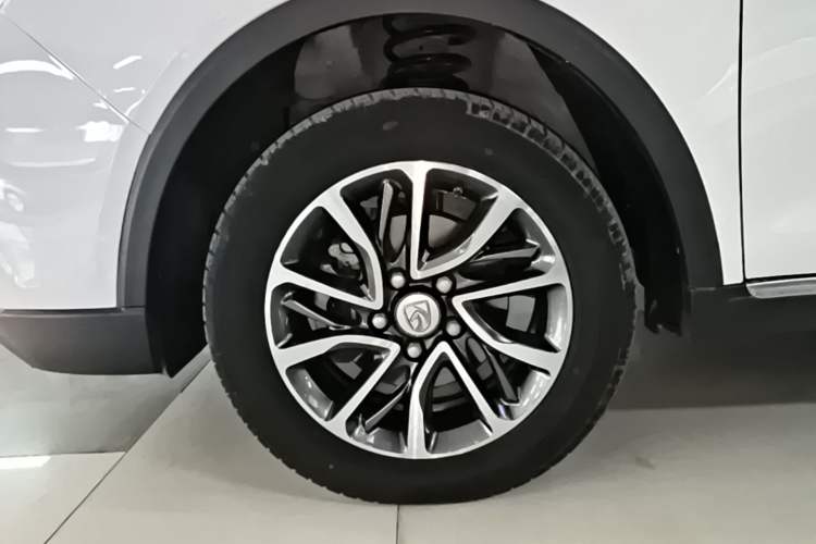 Used Baojun 730 2017 1.5T Manual Fashion Version 7 Seats China V Emission Standard Left Front Wheel Hub