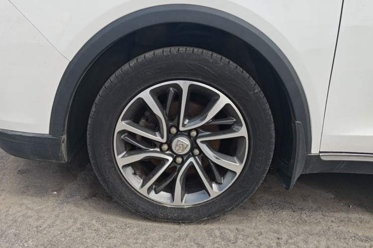 Used Baojun 730 2017 1.5T DCT Fashion Edition 7-Seater China V Emission Standard Left Front Wheel Hub