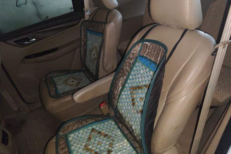 Used Baojun 730 2017 1.5T Manual Fashion Version 7 Seats China V Emission Standard Left Rear Seat