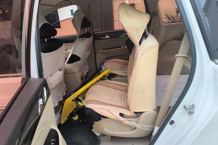 Used Baojun 730 2017 1.5T Manual Fashion Version 7 Seats China V Emission Standard Left Rear Seat